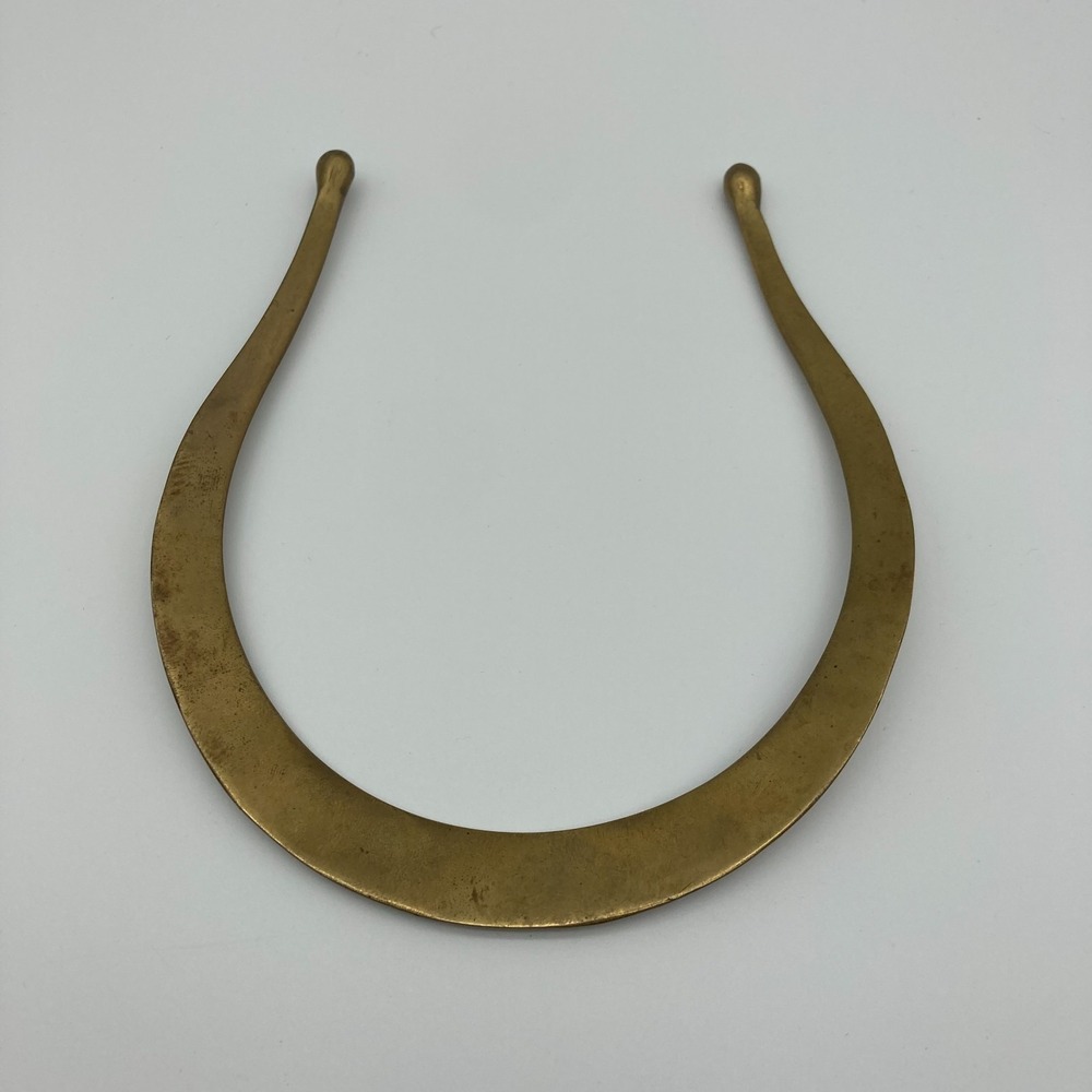 Vintage Hammered Brass Torque Collar Necklace | Mid-Century Modernist Choker - Picture 4 of 9